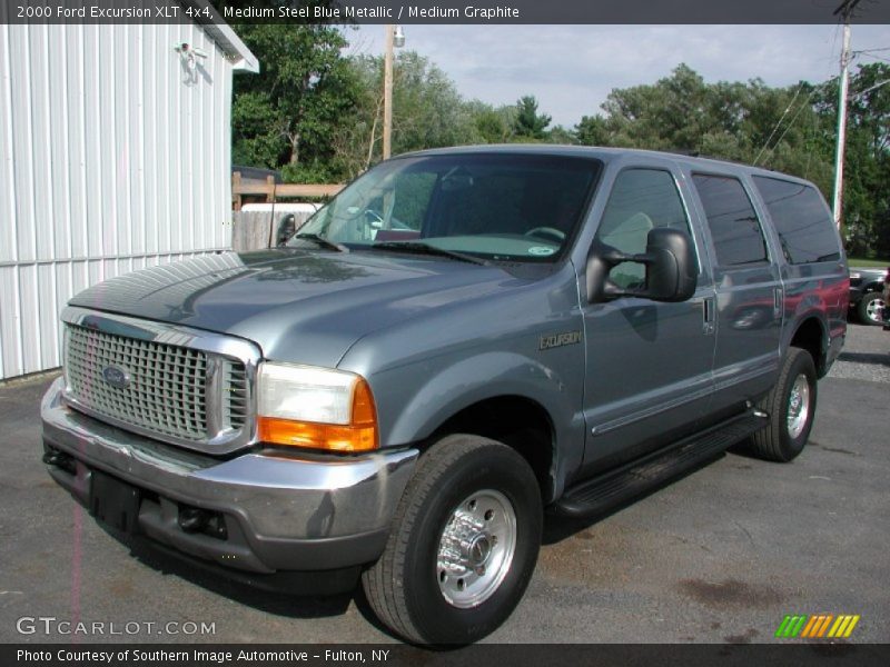 Front 3/4 View of 2000 Excursion XLT 4x4