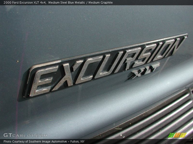  2000 Excursion XLT 4x4 Logo