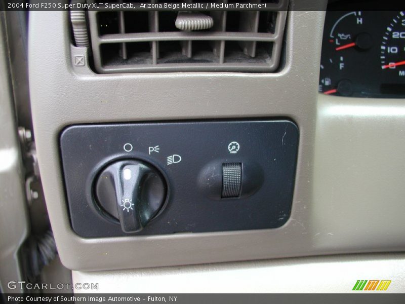 Arizona Beige Metallic / Medium Parchment 2004 Ford F250 Super Duty XLT SuperCab