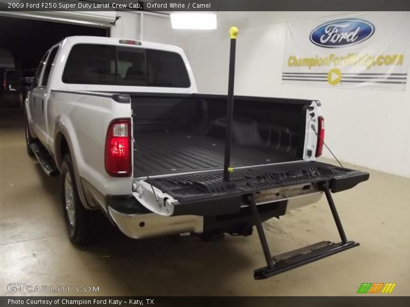 Oxford White / Camel 2009 Ford F250 Super Duty Lariat Crew Cab