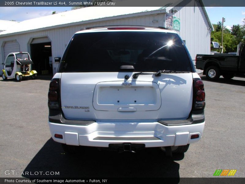 Summit White / Light Gray 2005 Chevrolet TrailBlazer LS 4x4