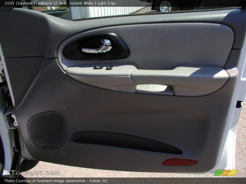 Summit White / Light Gray 2005 Chevrolet TrailBlazer LS 4x4