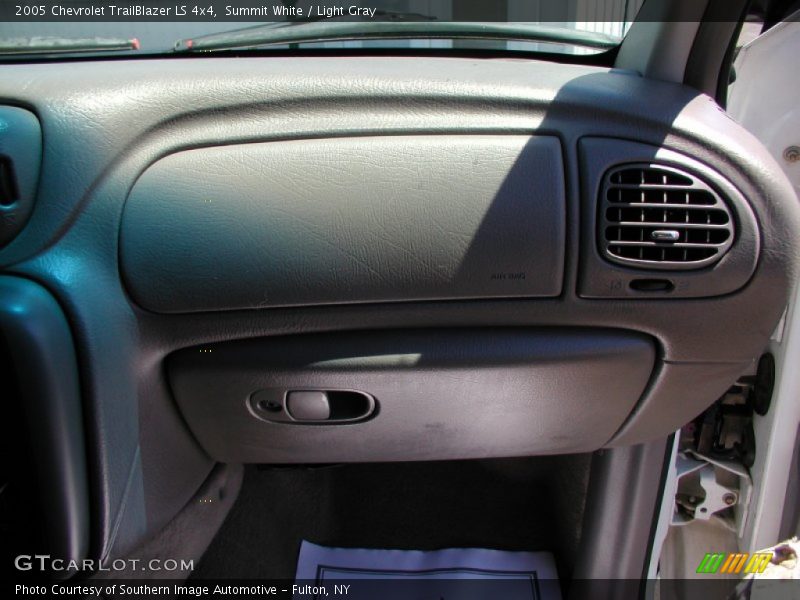 Summit White / Light Gray 2005 Chevrolet TrailBlazer LS 4x4
