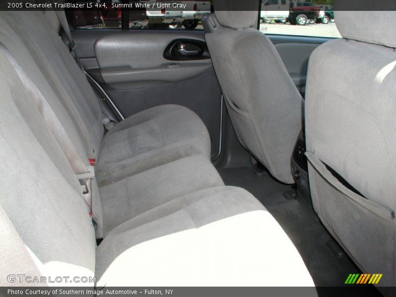 Summit White / Light Gray 2005 Chevrolet TrailBlazer LS 4x4