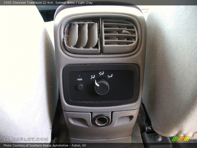 Summit White / Light Gray 2005 Chevrolet TrailBlazer LS 4x4