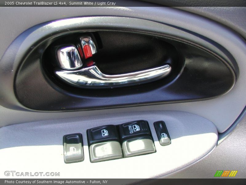 Summit White / Light Gray 2005 Chevrolet TrailBlazer LS 4x4