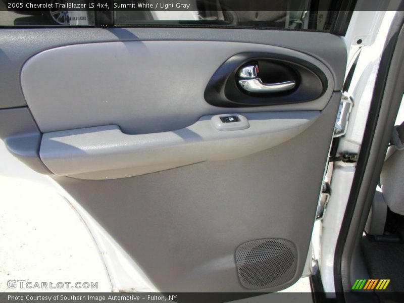 Summit White / Light Gray 2005 Chevrolet TrailBlazer LS 4x4