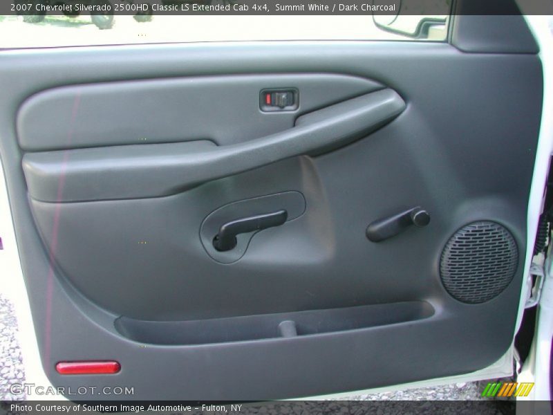 Door Panel of 2007 Silverado 2500HD Classic LS Extended Cab 4x4