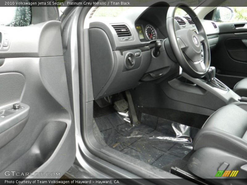 Platinum Grey Metallic / Titan Black 2010 Volkswagen Jetta SE Sedan