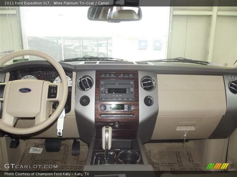 White Platinum Tri-Coat / Camel 2011 Ford Expedition XLT