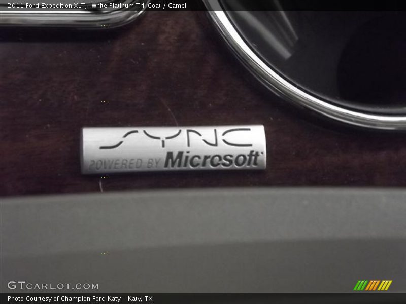 White Platinum Tri-Coat / Camel 2011 Ford Expedition XLT