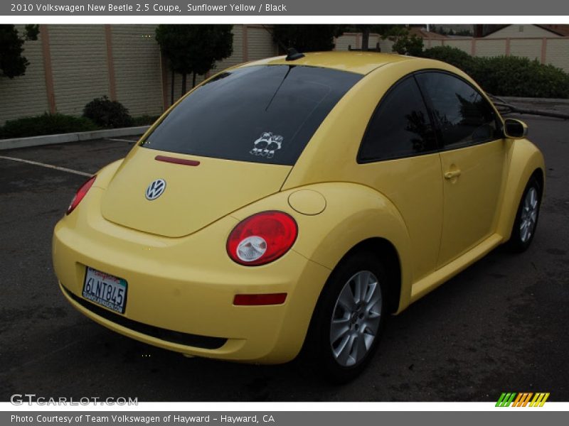 Sunflower Yellow / Black 2010 Volkswagen New Beetle 2.5 Coupe