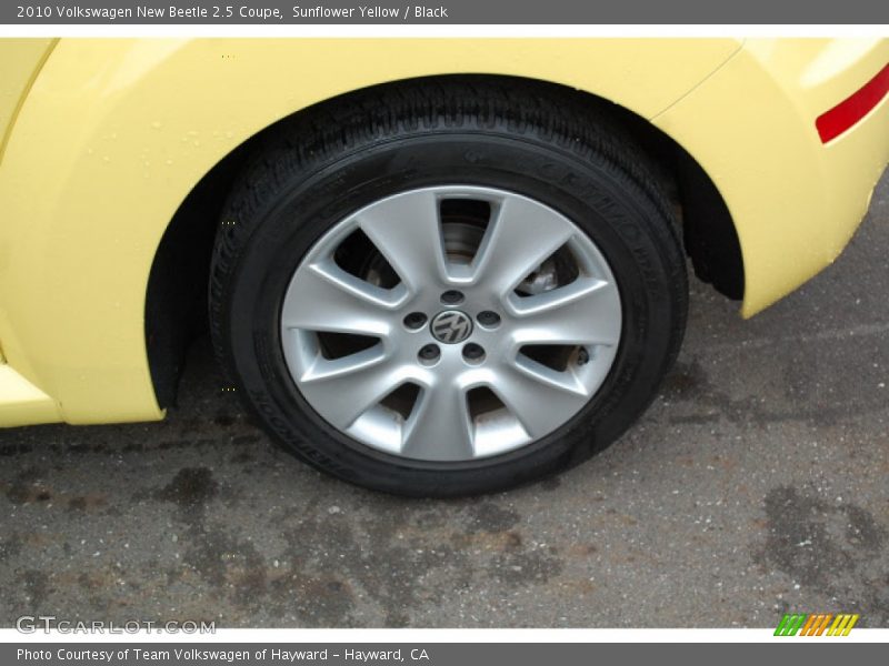 Sunflower Yellow / Black 2010 Volkswagen New Beetle 2.5 Coupe