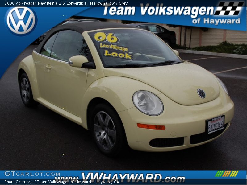 Mellow Yellow / Grey 2006 Volkswagen New Beetle 2.5 Convertible