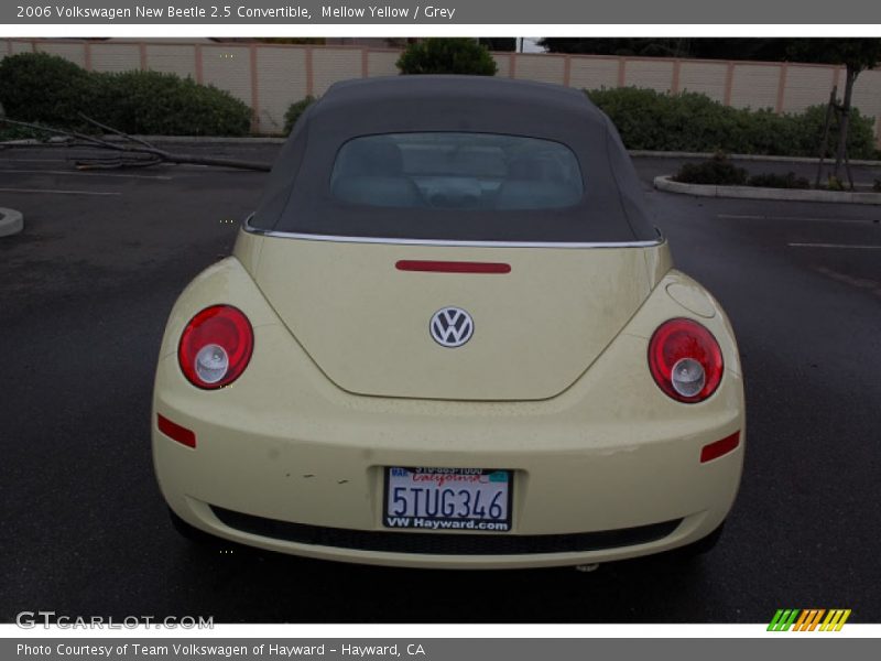 Mellow Yellow / Grey 2006 Volkswagen New Beetle 2.5 Convertible