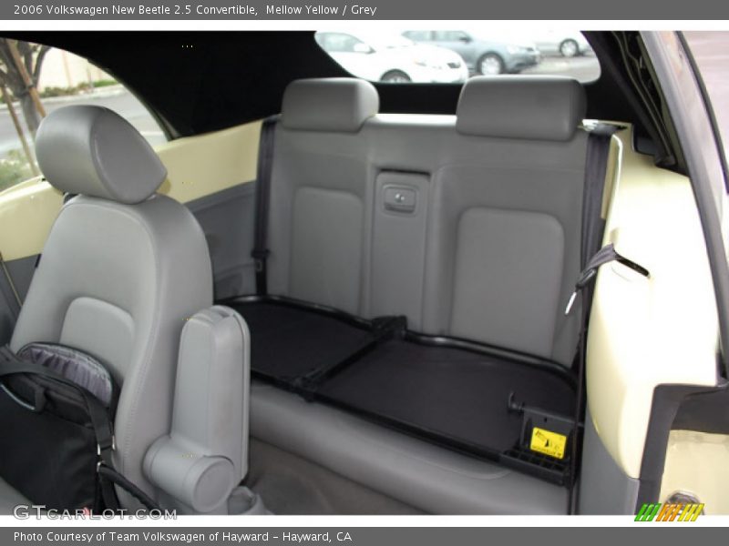 Mellow Yellow / Grey 2006 Volkswagen New Beetle 2.5 Convertible