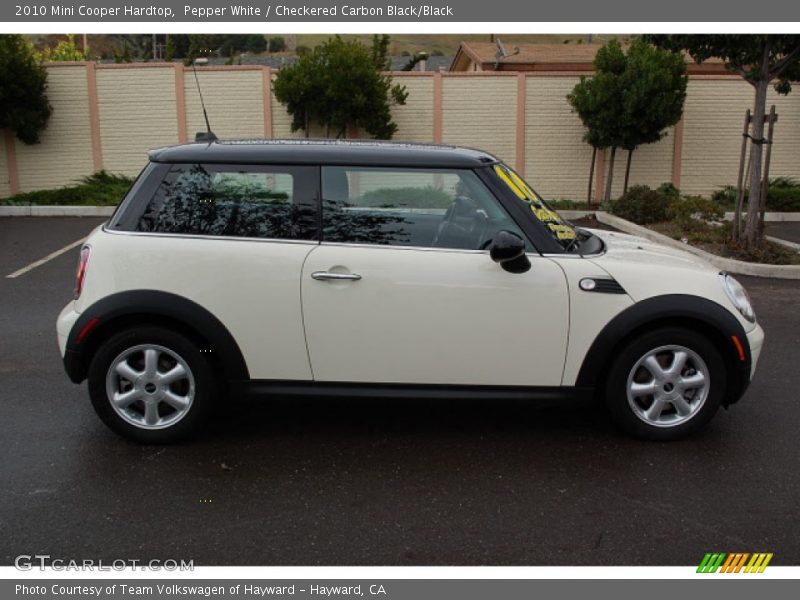 Pepper White / Checkered Carbon Black/Black 2010 Mini Cooper Hardtop
