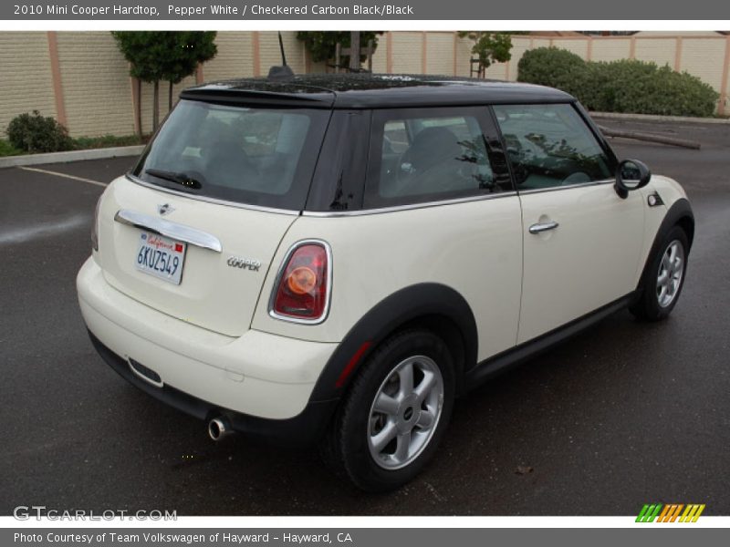 Pepper White / Checkered Carbon Black/Black 2010 Mini Cooper Hardtop