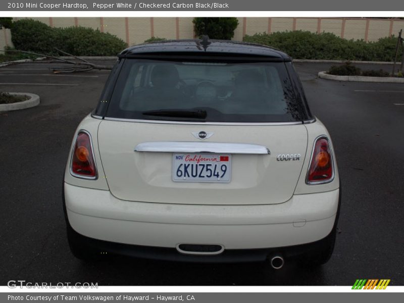 Pepper White / Checkered Carbon Black/Black 2010 Mini Cooper Hardtop