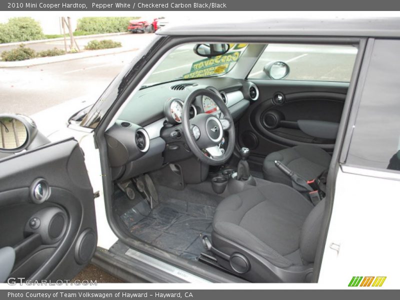 Pepper White / Checkered Carbon Black/Black 2010 Mini Cooper Hardtop