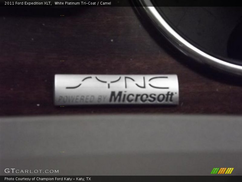 White Platinum Tri-Coat / Camel 2011 Ford Expedition XLT