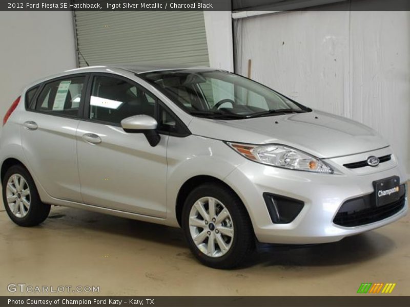 Ingot Silver Metallic / Charcoal Black 2012 Ford Fiesta SE Hatchback