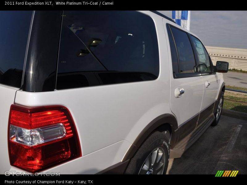 White Platinum Tri-Coat / Camel 2011 Ford Expedition XLT