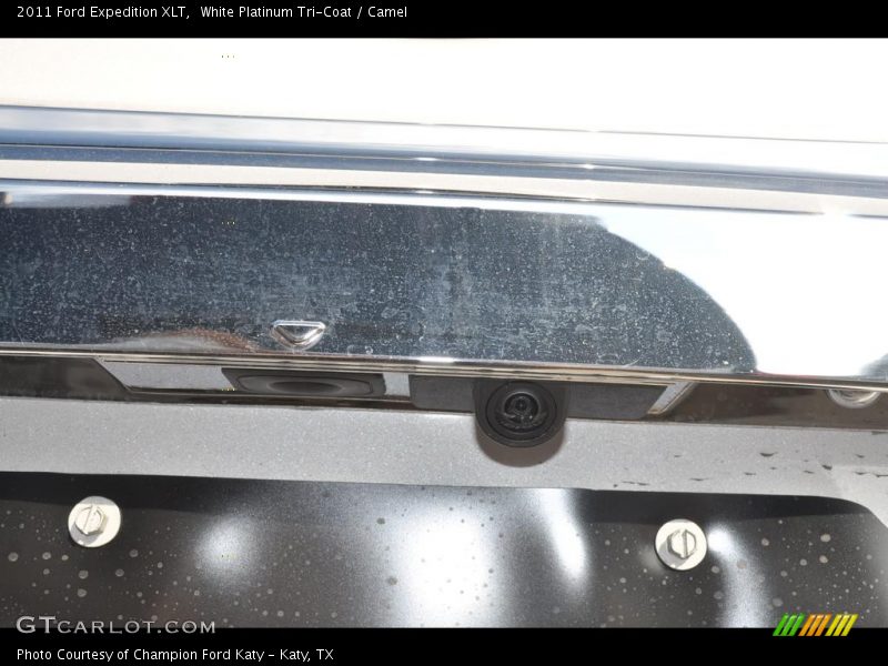 White Platinum Tri-Coat / Camel 2011 Ford Expedition XLT