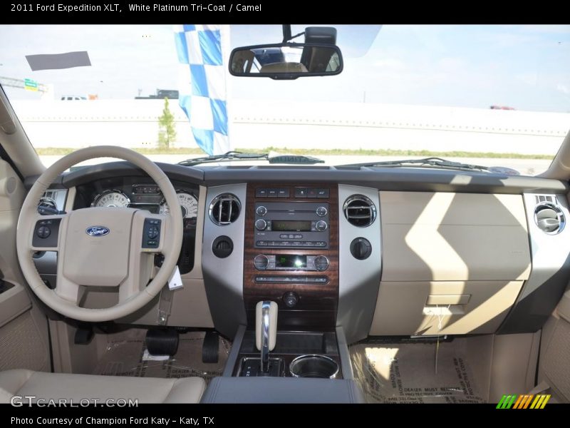 White Platinum Tri-Coat / Camel 2011 Ford Expedition XLT