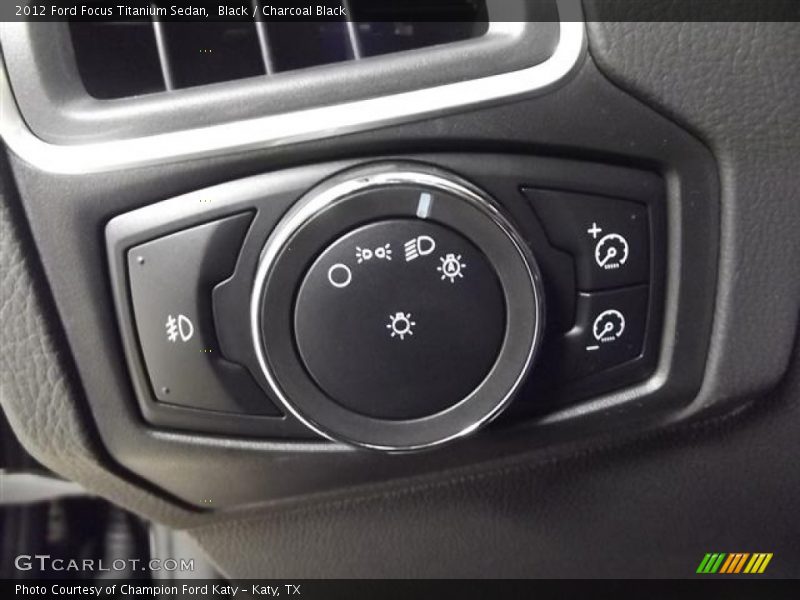 Controls of 2012 Focus Titanium Sedan