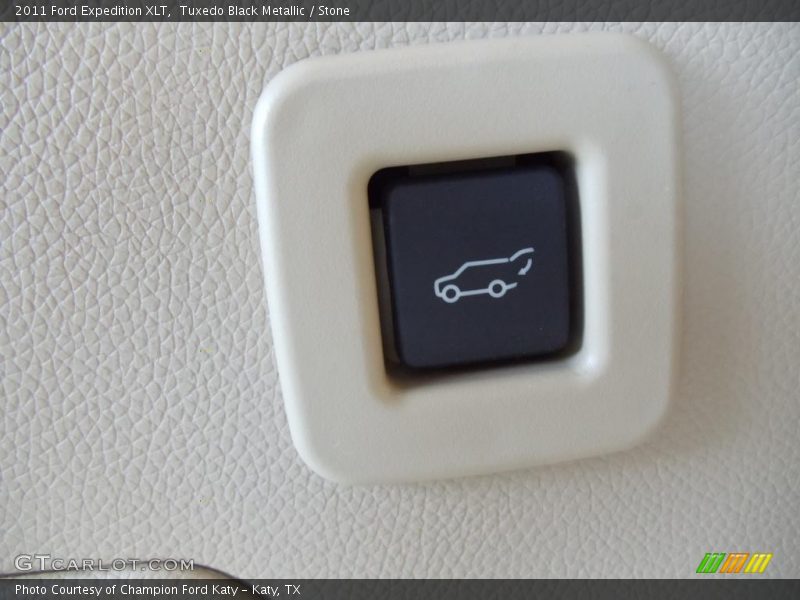 Tuxedo Black Metallic / Stone 2011 Ford Expedition XLT