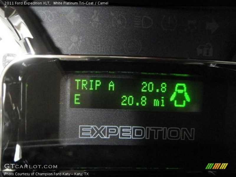 White Platinum Tri-Coat / Camel 2011 Ford Expedition XLT