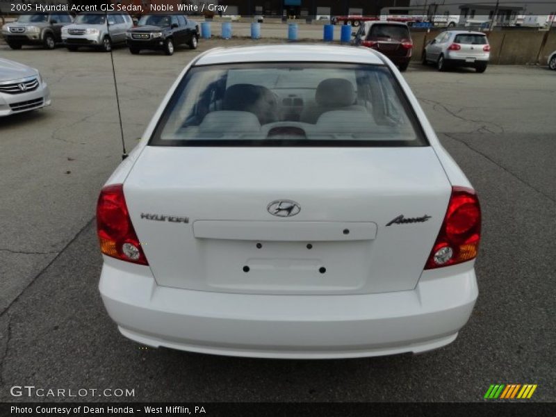 Noble White / Gray 2005 Hyundai Accent GLS Sedan