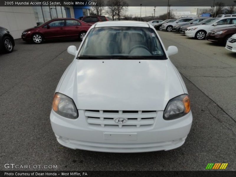 Noble White / Gray 2005 Hyundai Accent GLS Sedan