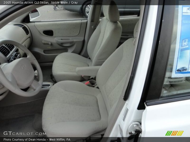 Noble White / Gray 2005 Hyundai Accent GLS Sedan