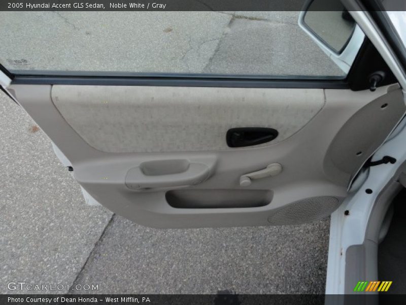 Noble White / Gray 2005 Hyundai Accent GLS Sedan