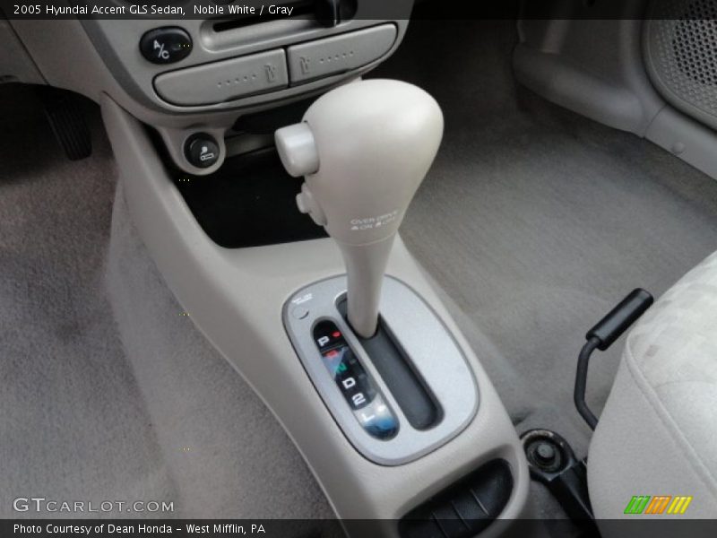 Noble White / Gray 2005 Hyundai Accent GLS Sedan
