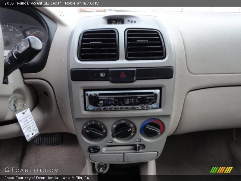 Noble White / Gray 2005 Hyundai Accent GLS Sedan