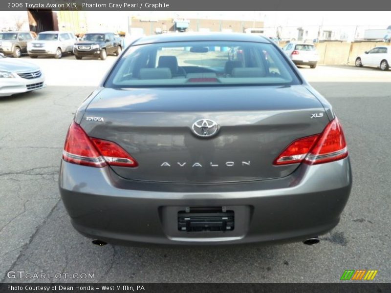 Phantom Gray Pearl / Graphite 2006 Toyota Avalon XLS