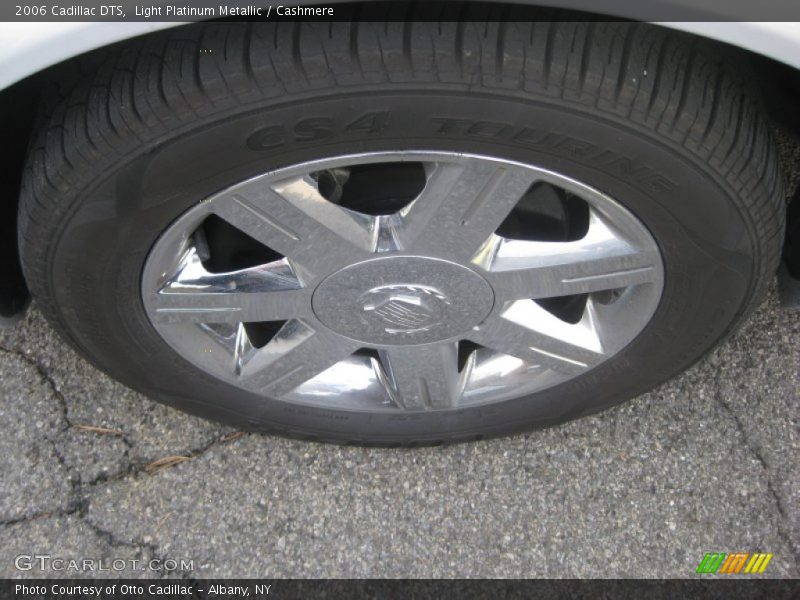 Light Platinum Metallic / Cashmere 2006 Cadillac DTS