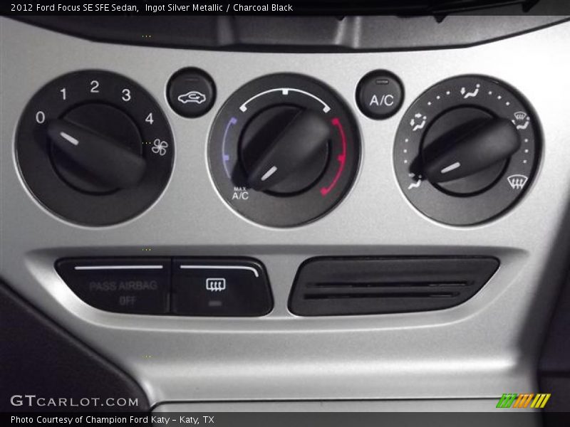 Ingot Silver Metallic / Charcoal Black 2012 Ford Focus SE SFE Sedan