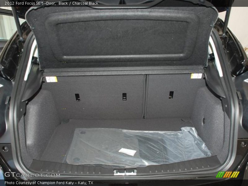Black / Charcoal Black 2012 Ford Focus SE 5-Door