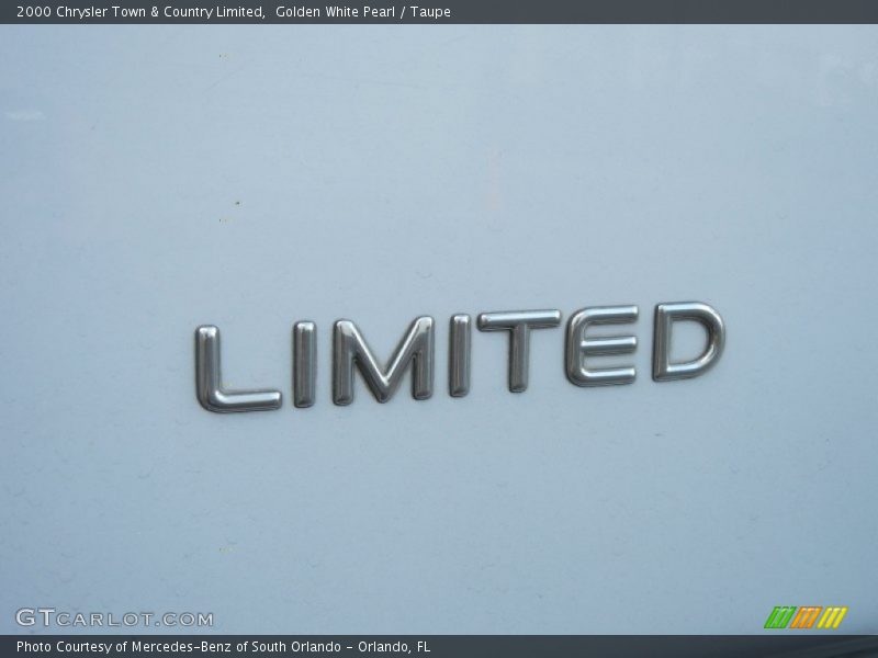  2000 Town & Country Limited Logo