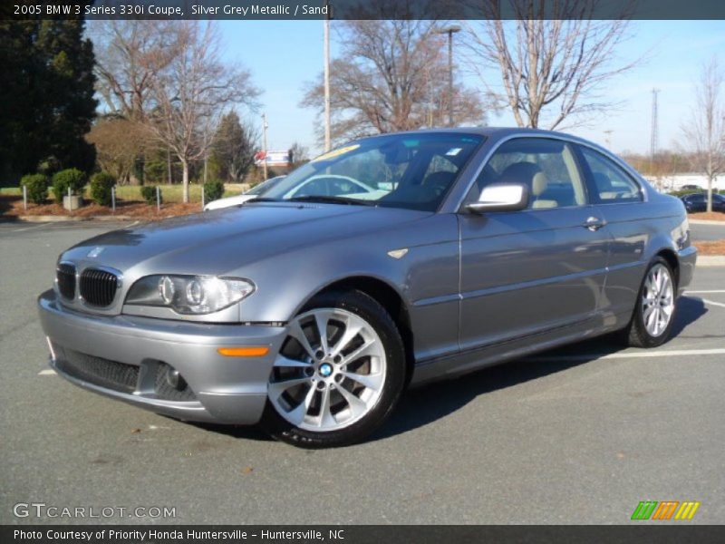 Front 3/4 View of 2005 3 Series 330i Coupe