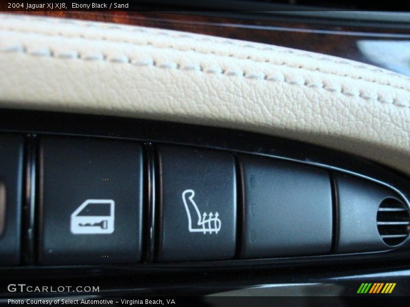 Ebony Black / Sand 2004 Jaguar XJ XJ8