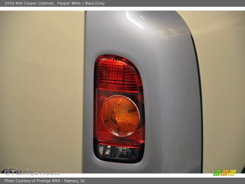 Pepper White / Black/Grey 2009 Mini Cooper Clubman
