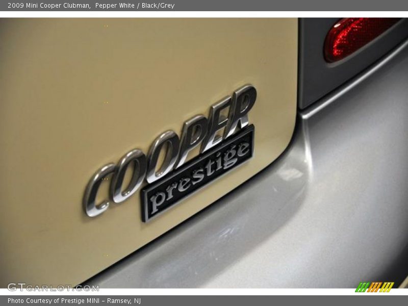 Pepper White / Black/Grey 2009 Mini Cooper Clubman