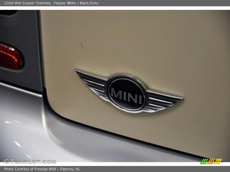 Pepper White / Black/Grey 2009 Mini Cooper Clubman