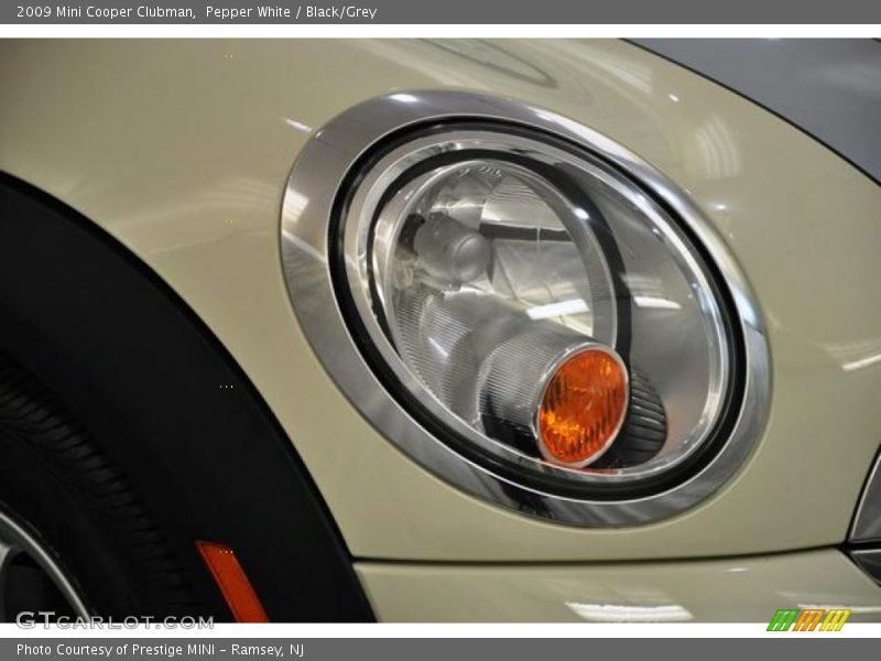 Pepper White / Black/Grey 2009 Mini Cooper Clubman