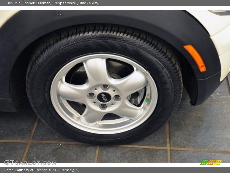 Pepper White / Black/Grey 2009 Mini Cooper Clubman